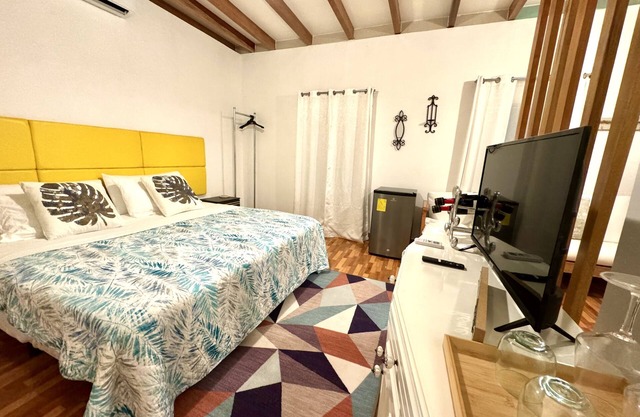 Suite Tierra - The Garden House - Piscina, Botanico, BBQ, Parqueadero.