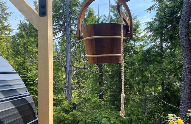 Suite Ucluelet - Romantic Couples Getaway-Sauna!