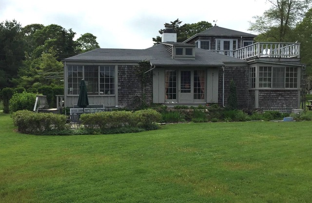 Summer Beach Cottage in Nonquitt. Steps to beach, golf, tennis.