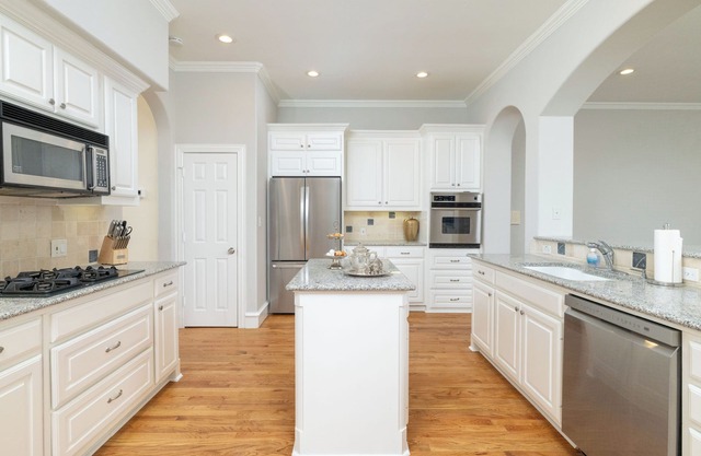 Summer Family Home Steps from SMU & Highland Park