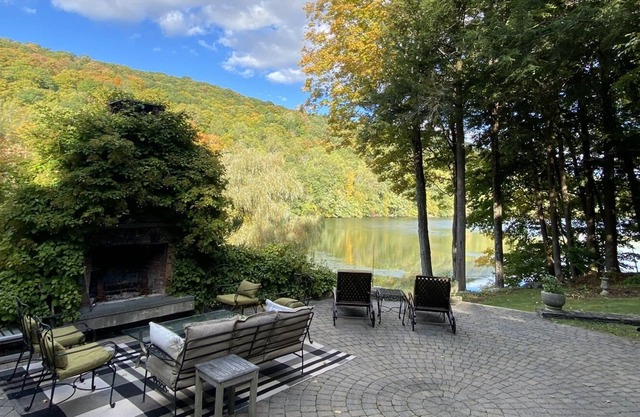 Summer Lake House Rental - the perfect outdoor oasis in Westchester County, NY