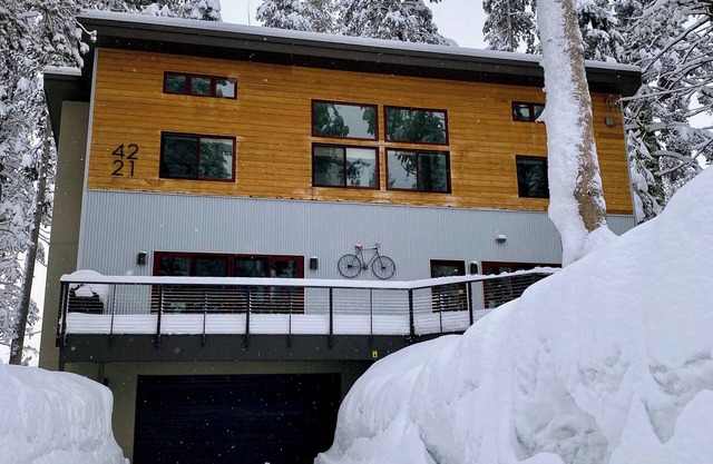 Summer Lake/Ski House at Serene Lakes
