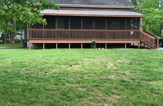 Summer Lake Time. Barren River Lake. Big yard for Family Fun