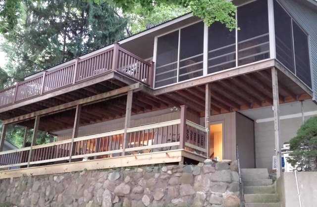 Summer or fall. Life on the lake is good.