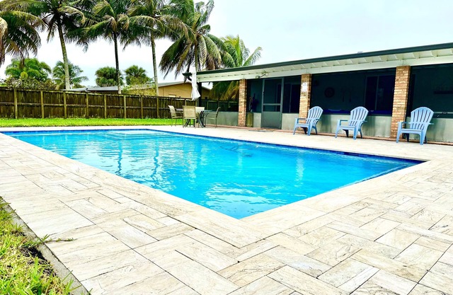 Summer Pool Villa In Miami