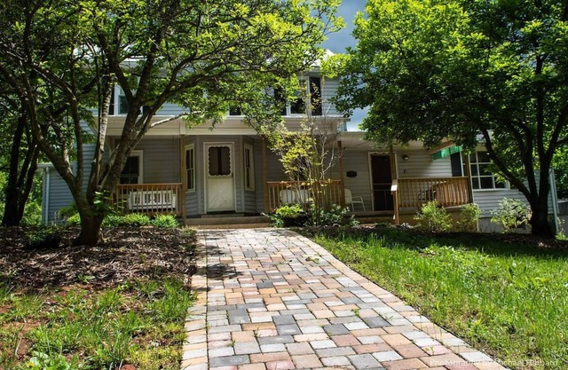 Summer Specials on Country Home Close to Scenic Attractions and Massanutten Mts.