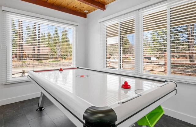 Summer Wonderland+Steps 2 Big Bear Lake+Air Hockey