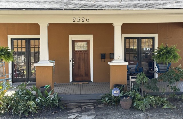 Summerville Bungalow SLEEPS 8! 2.1 Miles from Augusta National