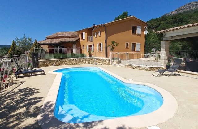 Sun, calm, cigars with Mont Ventoux as landscape!