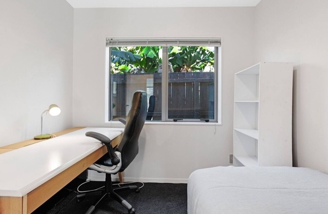 Sun Drenched Comfort close to City Center - 4BR 2BA