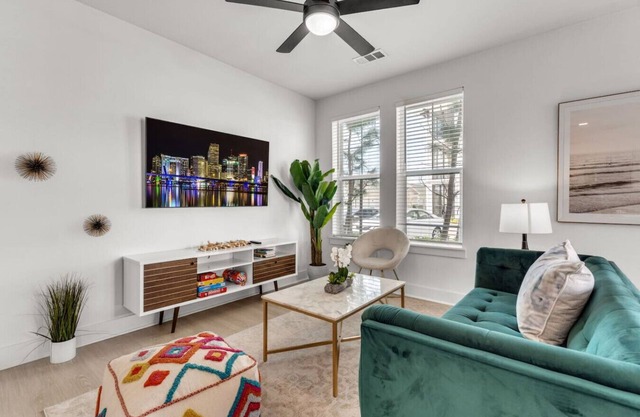 Sun-Kissed Sanctuary: Family-Friendly 3 Bed Oasis