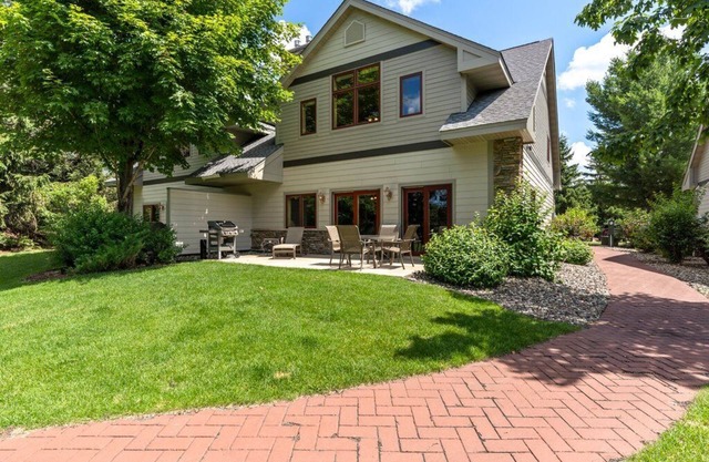 Sundance Ridge 840| Kayaks, Lake View, Patio