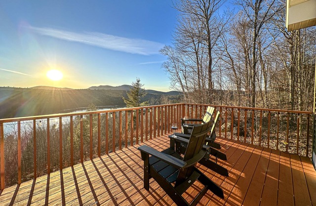 Sunday River House~HTub~Firepit~Wood Stove~Gondola~Move Rm~Amazing Views~Dogs Ok