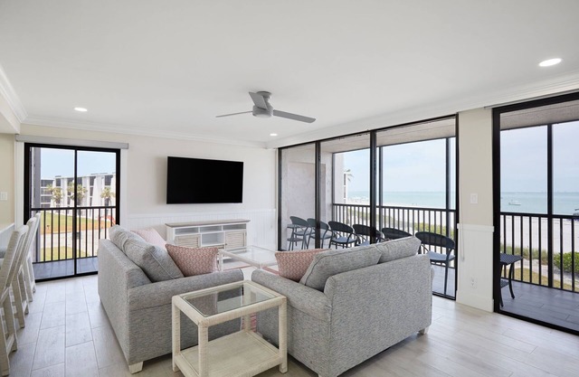 Sundial A301- Gorgeous Beachfront Residence at Sundial Sanibel