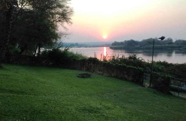 Sundowner Lodge
