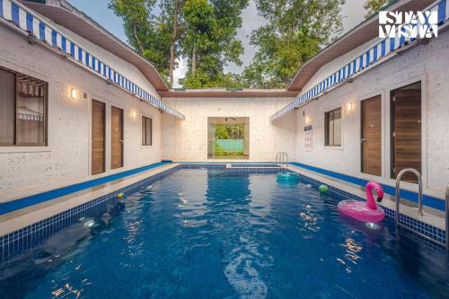 Sundream Palms by VEO - Part of StayVista with Pool, Lawn, BBQ