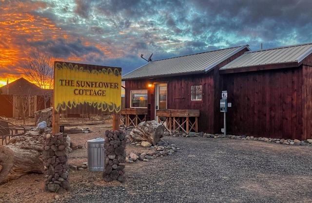 Sunflower Cottage Stellarscape @Triple View Tiny's