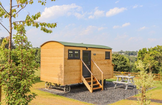 SUNFLOWER, romantic, character holiday cottage in Illogan