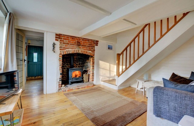 Sunhaven Cottage - Two Bedroom House, Sleeps 3