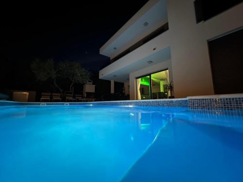 Sunluxvilla ,Heated Pool, IR Sauna