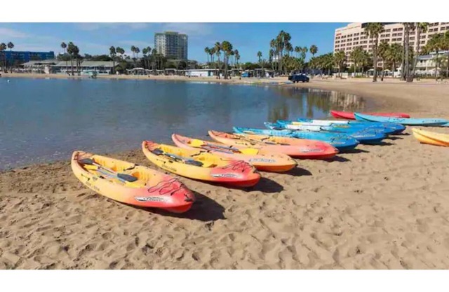 Sunny 2 Bedroom with a Water View