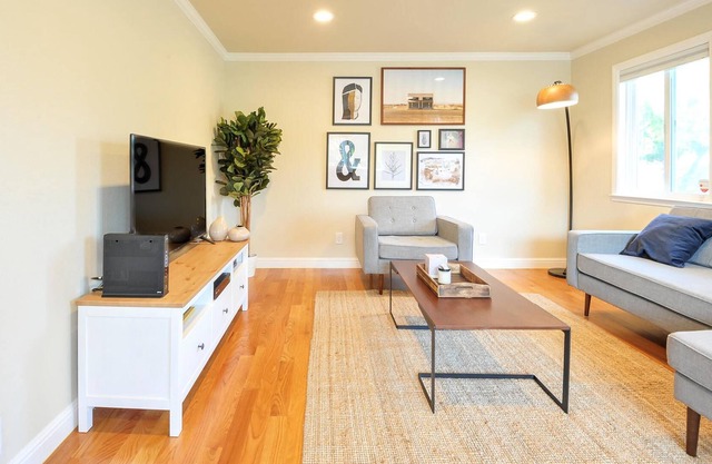 Sunny 5BR Home in Sunnyvale Near Parks