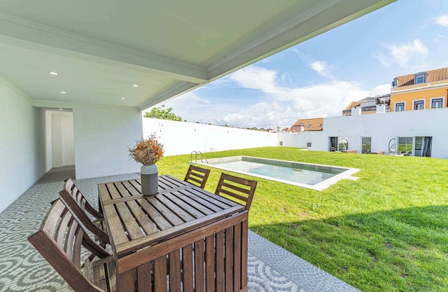 Sunny Alcântara Apartment with Pool & Garden