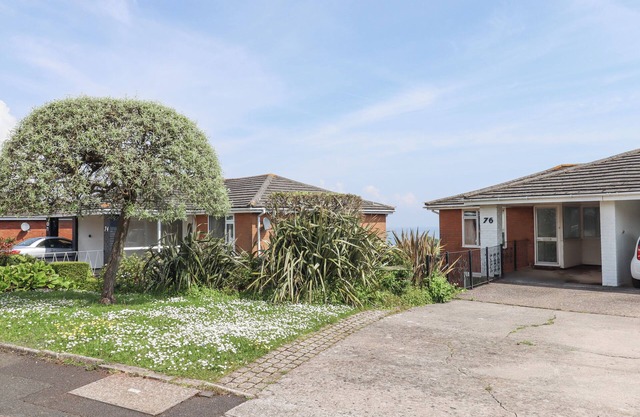 SUNNY BANK, family friendly, country holiday cottage in Babbacombe