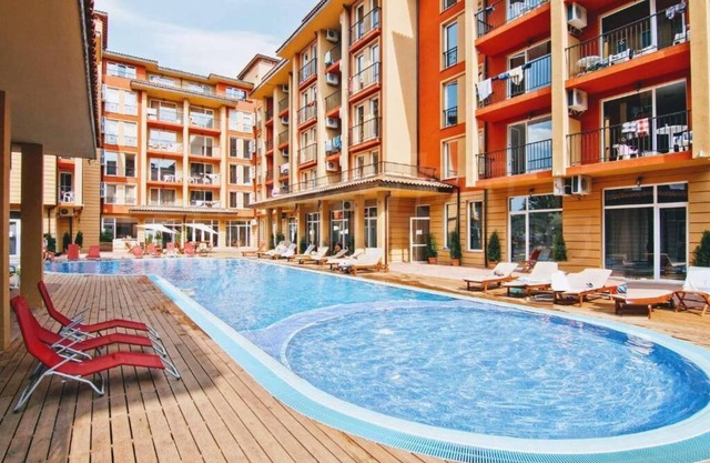 Sunny Beach Getaway – Walk to Cacao Beach + Pools