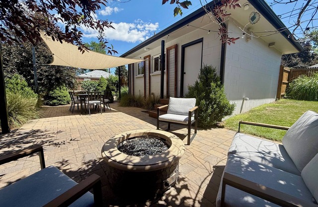 Sunny Berkeley 3BR + Walk to Tennyson + Patio Wifi AC
