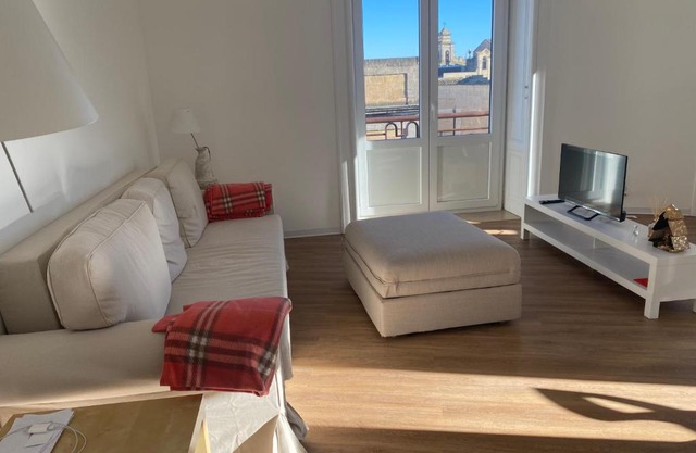 SUNNY Central bright apt, historical living Matera