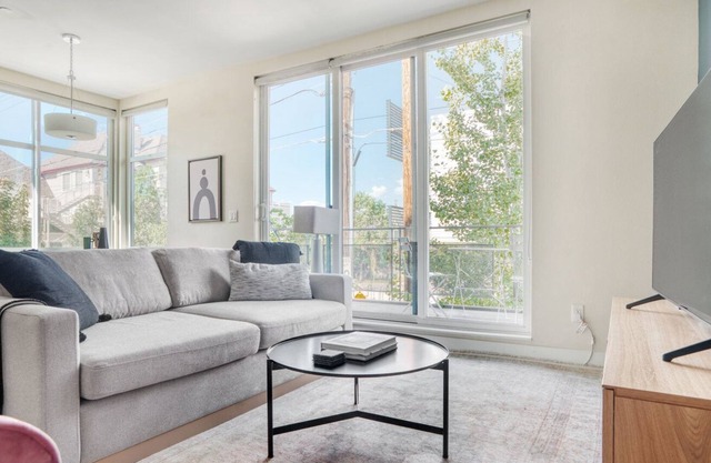 Sunny Cherry Creek 3BR w/ W/D & Deck, nr Cherry Creek Mall, by Blueground