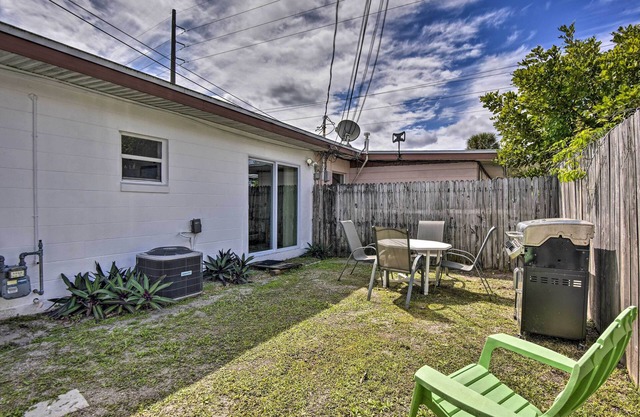Sunny Cocoa Beach Home: Walk to Sea + Attractions!