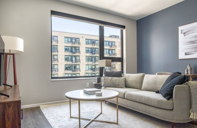 Sunny Congress Park 1BR w/ Gym & Pool, near shops & dining, by Blueground