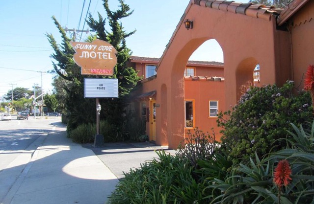 Sunny Cove Motel