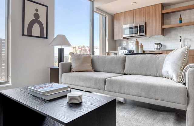 Sunny Golden Triangle 1BR w/ Pool, Gym & W/D, next to Park, by Blueground