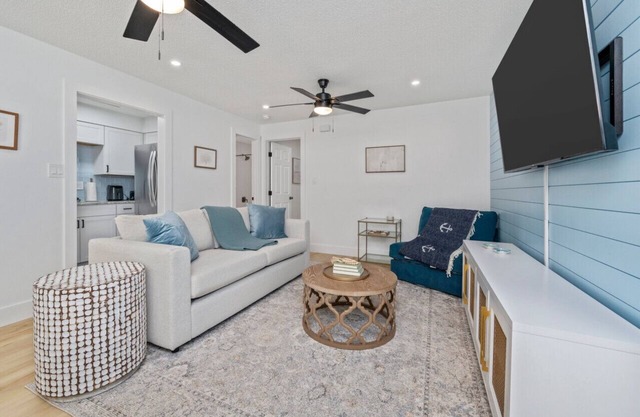 Sunny Haven #621: 1BR Townhome in Fort Walton