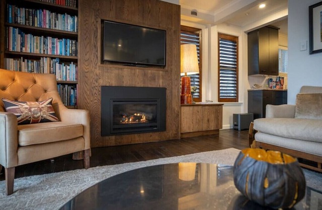 Sunny Kilmore Apartment