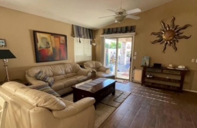 Sunny Maricopa spacious Vacation Home. Clean 3Bd/2Bath. Close to everything