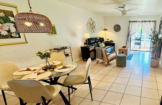 Sunny Sebring Escape with your own pool!