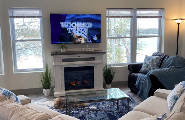 Sunny, Spacious, Stunning! BeachfrontnOnset Beach The Gateway to Cape Cod