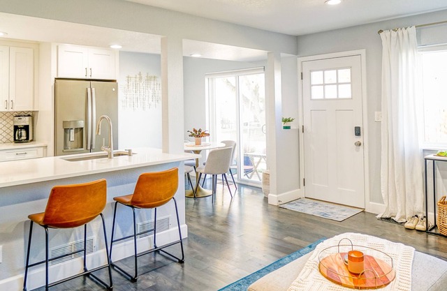 Sunny Townhouse 2miles to Pearl St.