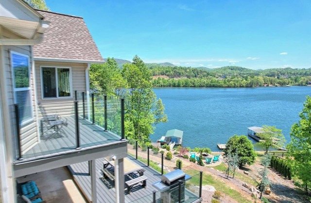 Sunnyside Shores By Chatuge Home Concierge private dock, covered boat slip, deep water year round, hot tub, firepit, grill , lakefront