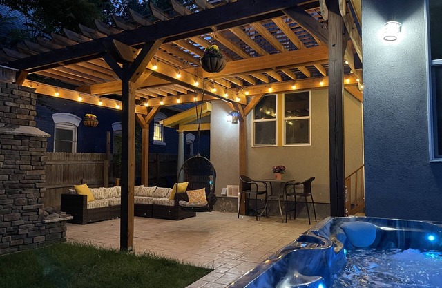 Sunnyside Up - Hottub! - Great Location! - Low Cleaning Fees!