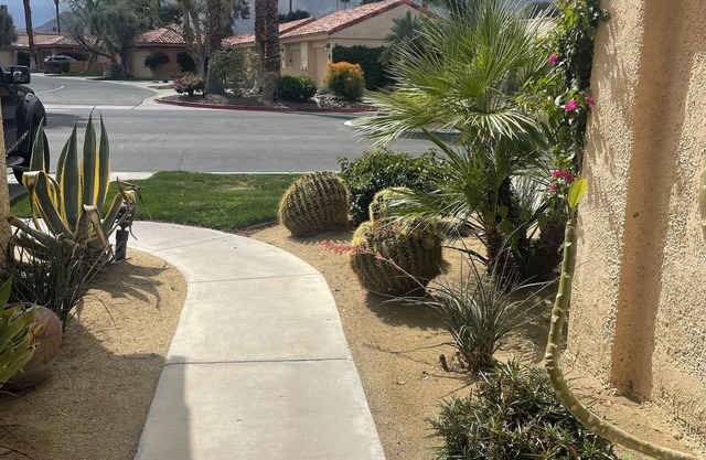 Sunrise CC gated, luxurious 2 bdrm condo in Rancho Mirage, tennis, golf, pickle