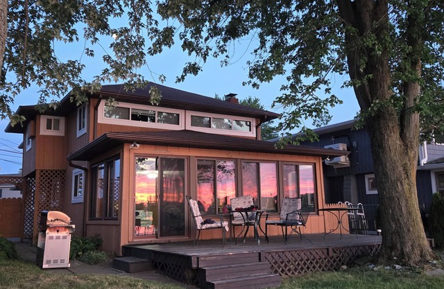 Sunset View on Devils Lake - Waterfront - Sleeps 10
