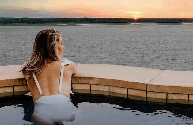 Sunset Cliff Resort on Lake Travis: WEDDING, EVENT, HEATED POOL, DOCK, & BOAT