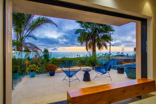 Sunset Cliffs Modern Luxury Estate w Ocean Views, Oversized Spa, AC, Yard!