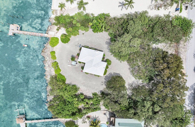 Sunset Cottage on Morton Street - Hot Tub - Open Water - Dock - Beautiful Views!