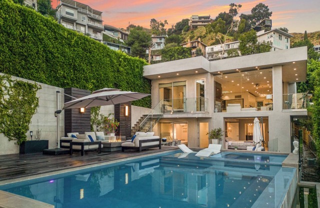 Sunset Heights - Elegant Modern Villa with Beautiful Views in the Hills